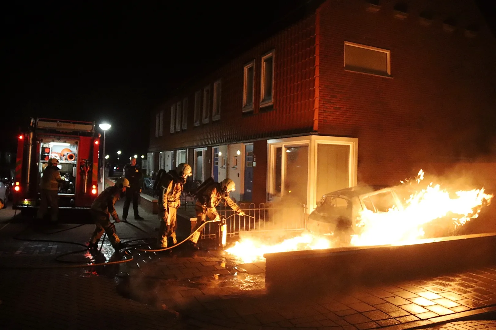Auto in brand aan de Aastraat in Steenwijk
