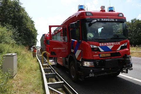 Brandweer Havelte gealarmeerd voor vastgelopen wiellager van vrachtwagen