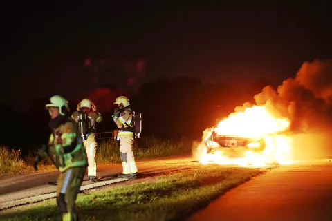 Auto uitgebrand op de Burgemeester Slompweg nabij Zuidveen