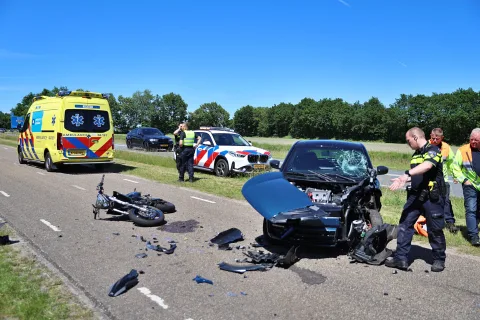 Bromfietser komt frontaal in botsing met brommobiel bij Tuk