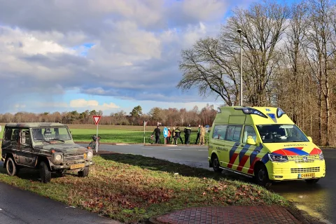 Mountainbikester gewond bij aanrijding op de Van Helomaweg bij Darp