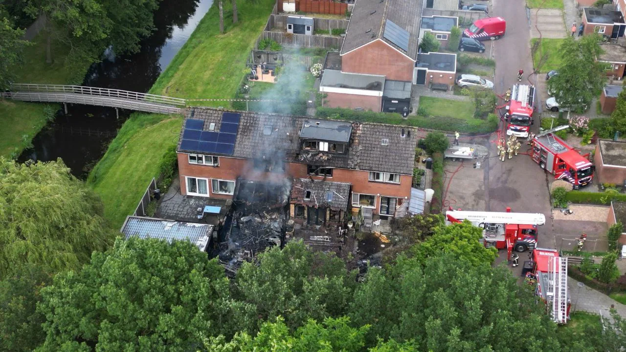 Zeer grote brand aan de Struikheide in Wolvega