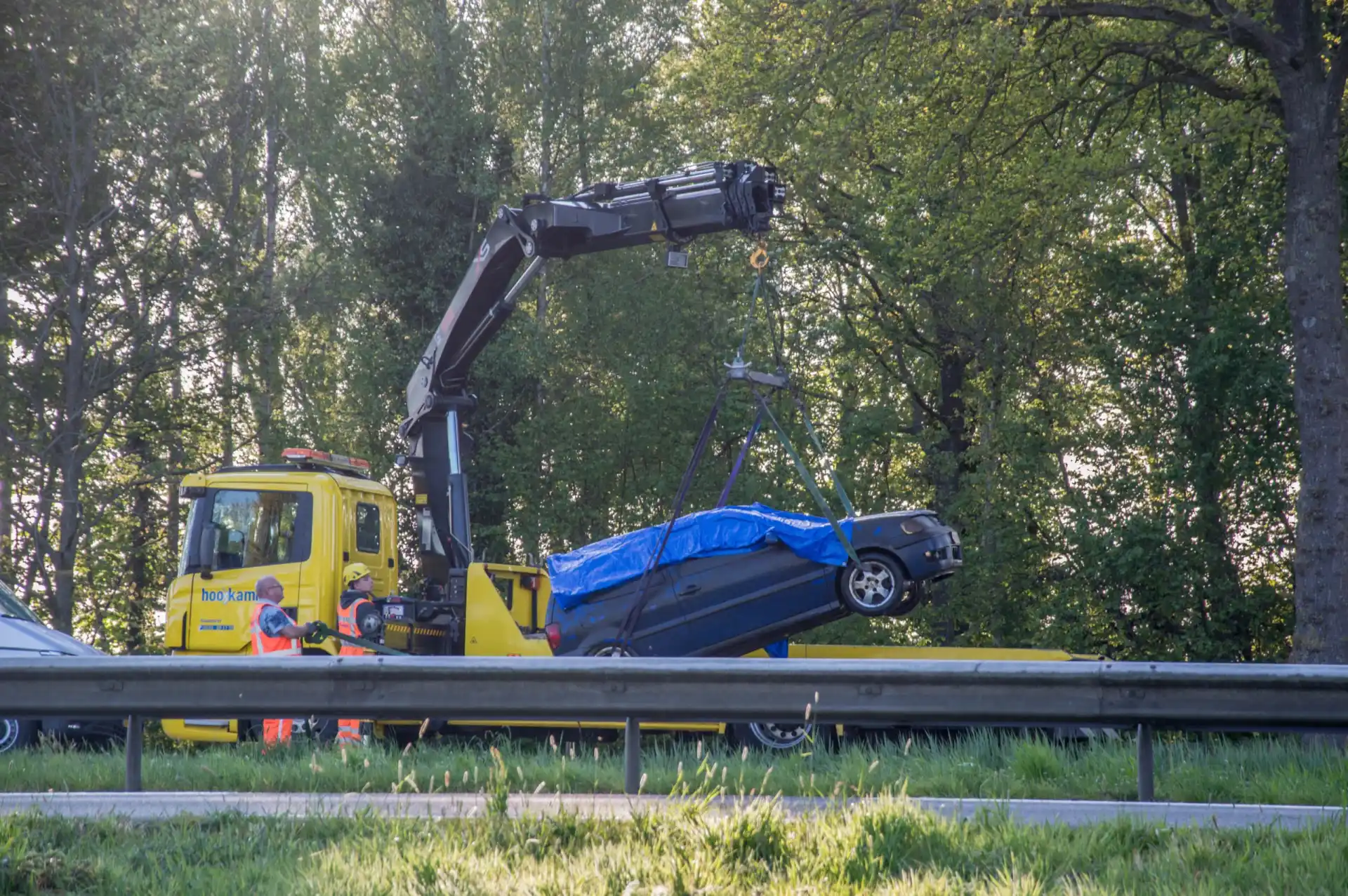 Auto vermiste Limburger uit het water gehaald bij Meppel
