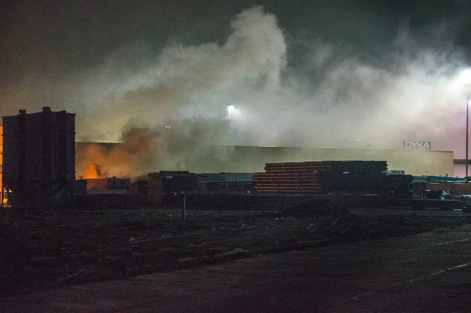 Brand in container bij Dyka in Steenwijk