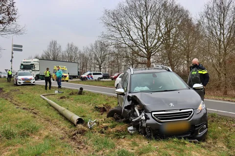 Eenzijdig verkeersongeval op de toerit van de A32 bij Baars