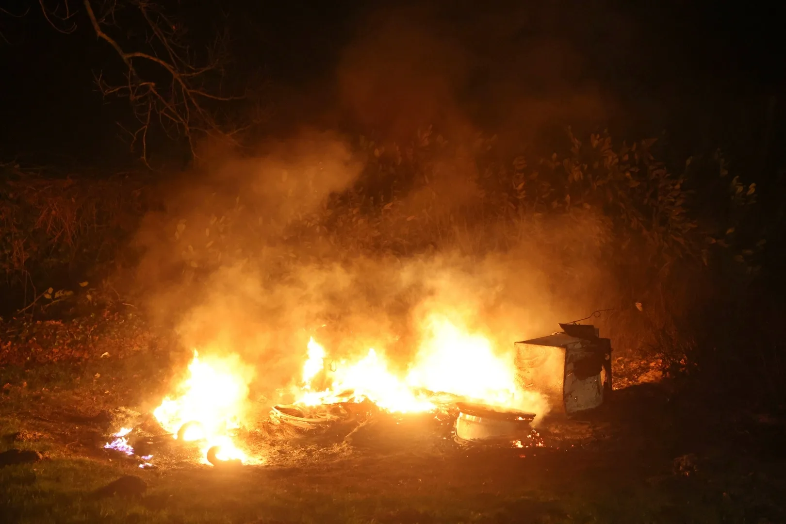 Afval in brand aan de Ingenieur Luteijnstraat in Steenwijk