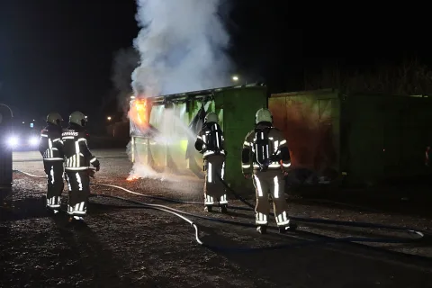 Afvalcontainer in brand gestoken aan de Oldemarktseweg in Steenwijkerwold