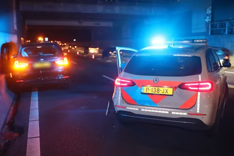 Automobiliste botst op politie auto op de A32 bij Meppel, nadat er even daarvoor al een ongeval had plaatsgevonden