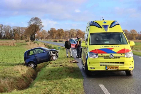 Brommobiel in de sloot aan de Wapserweg bij Vledder