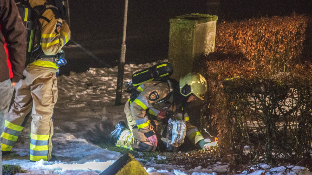 Veneweg afgesloten na vrijkomen van gas in Wanneperveen
