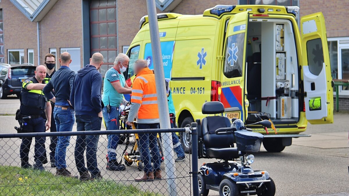 Vrouw van scootmobiel gevallen op de Doorloper in Steenwijk