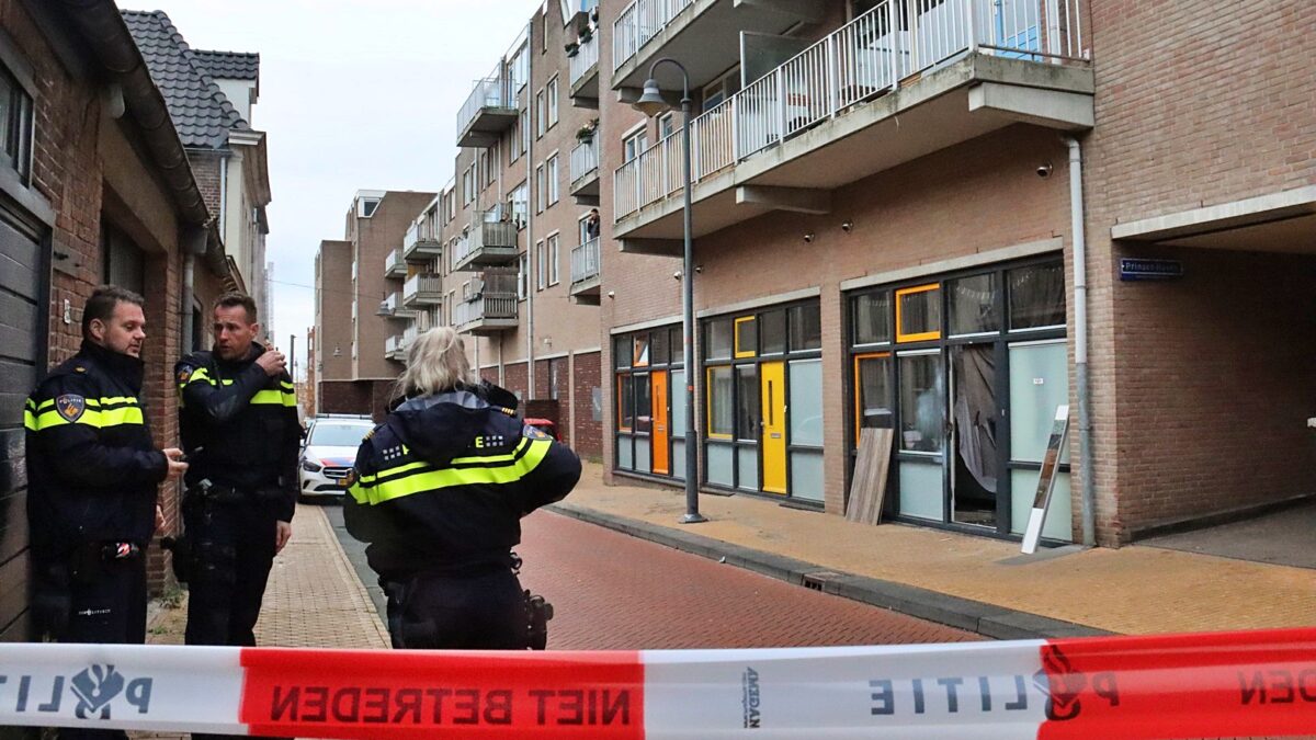 Ontploffing bij een woning aan de Neerwoldstraat in Steenwijk (Video)