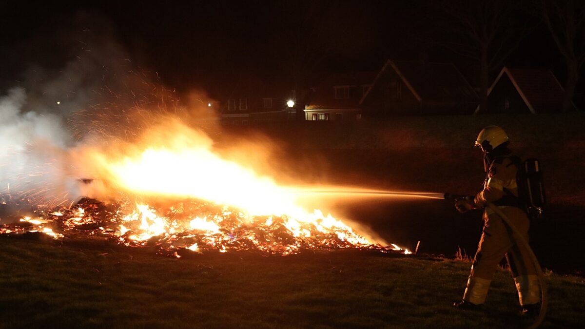 Caravan uitgebrand aan de Marknesserweg in Blokzijl