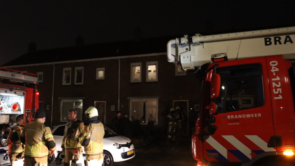 Voorbijganger alarmeert brandweer voor schoorsteenbrand