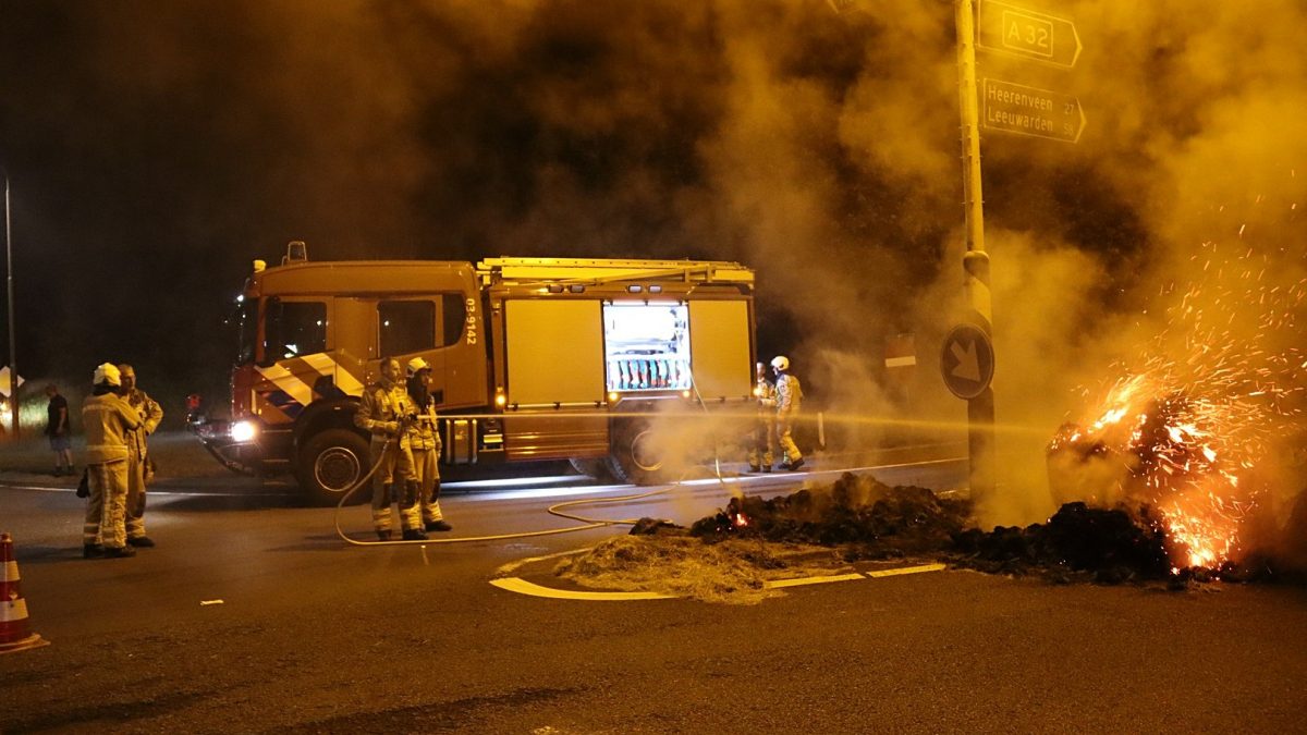 Hooibalen worden telkens weer in brand gestoken bij Steenwijk-Zuid
