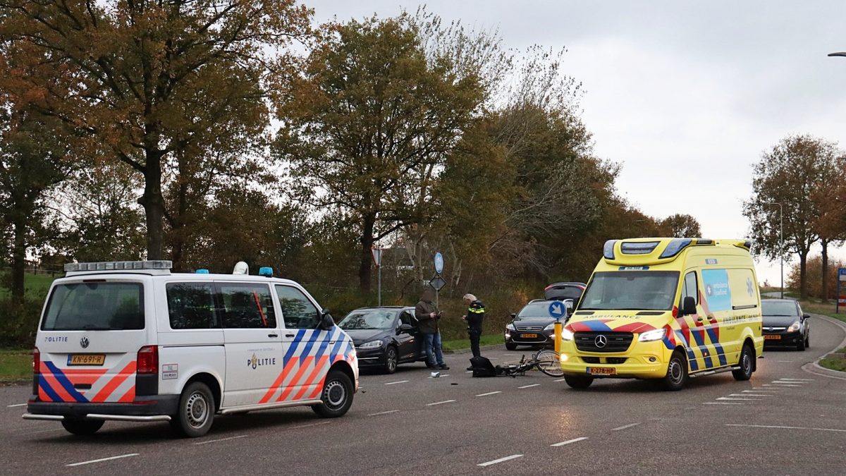Fietsster raakt gewond bij aanrijding op de Meppelerweg in Steenwijk