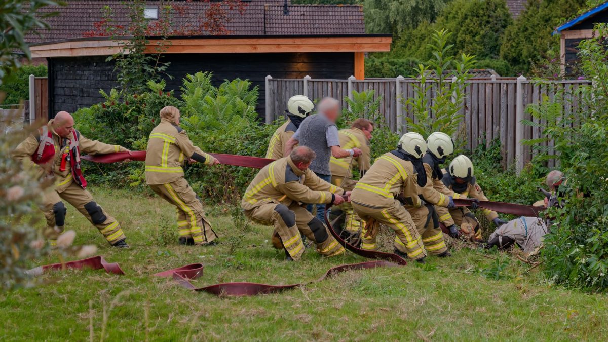 Brandweer gealarmeerd voor paard in de sloot aan de Eesveenseweg in Eesveen