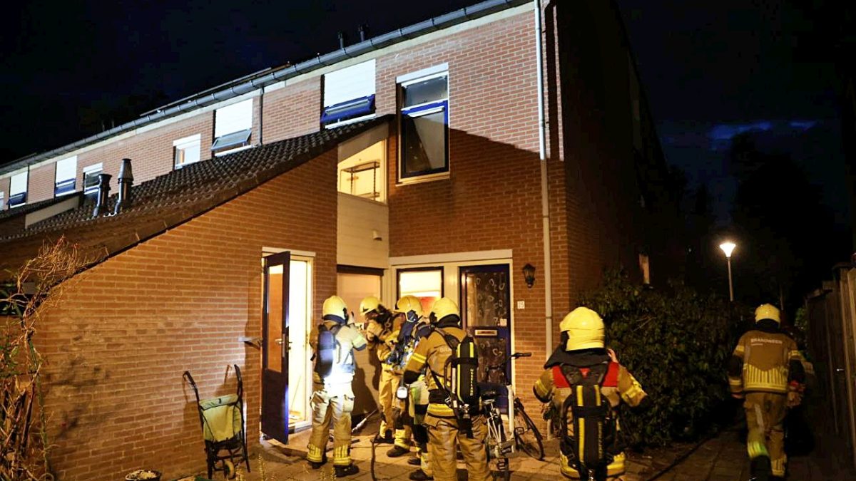 Brand in slaapkamer van een woning aan de Oostercluft in Steenwijk