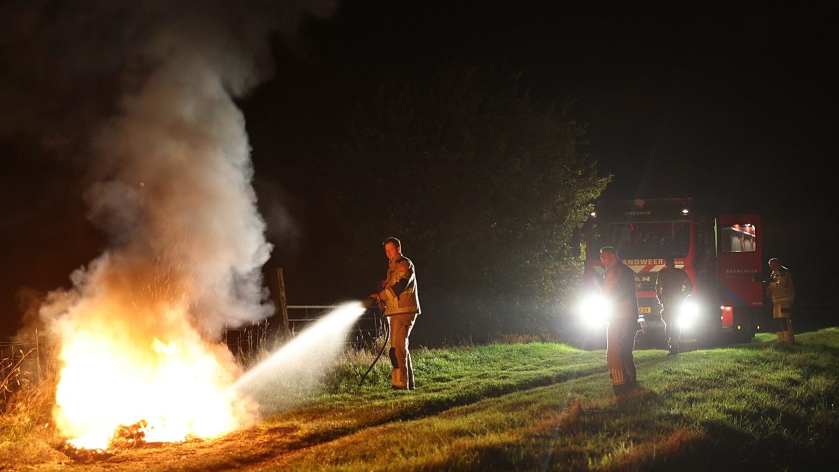 Afvalbrand aan de Halfweg in Steenwijk