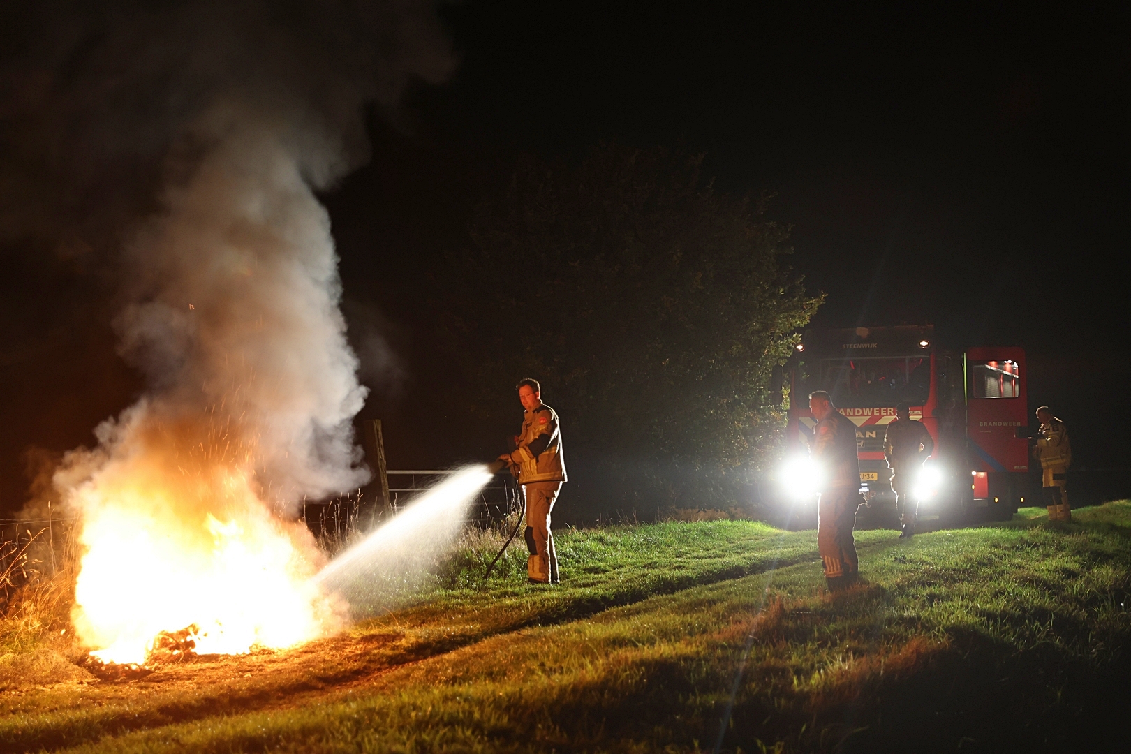 Afvalbrand aan de Halfweg in Steenwijk