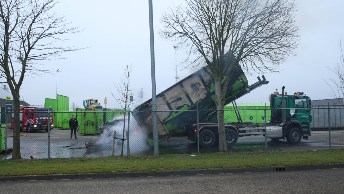 Container in brand bij afvalbrengstation in Steenwijk