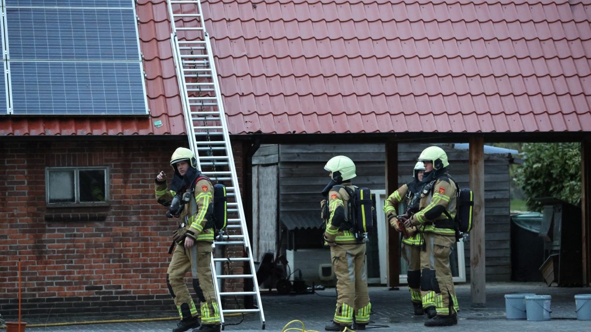 Brand in vrijstaande schuur aan de Ongeleg in Marijenkampen