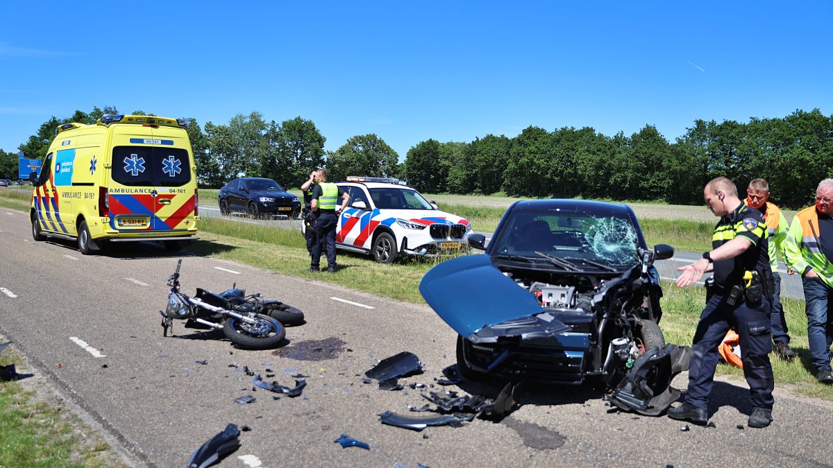 Bromfietser komt frontaal in botsing met brommobiel bij Tuk